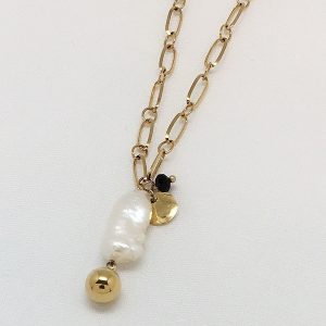 Colar perola com pormenor dourado